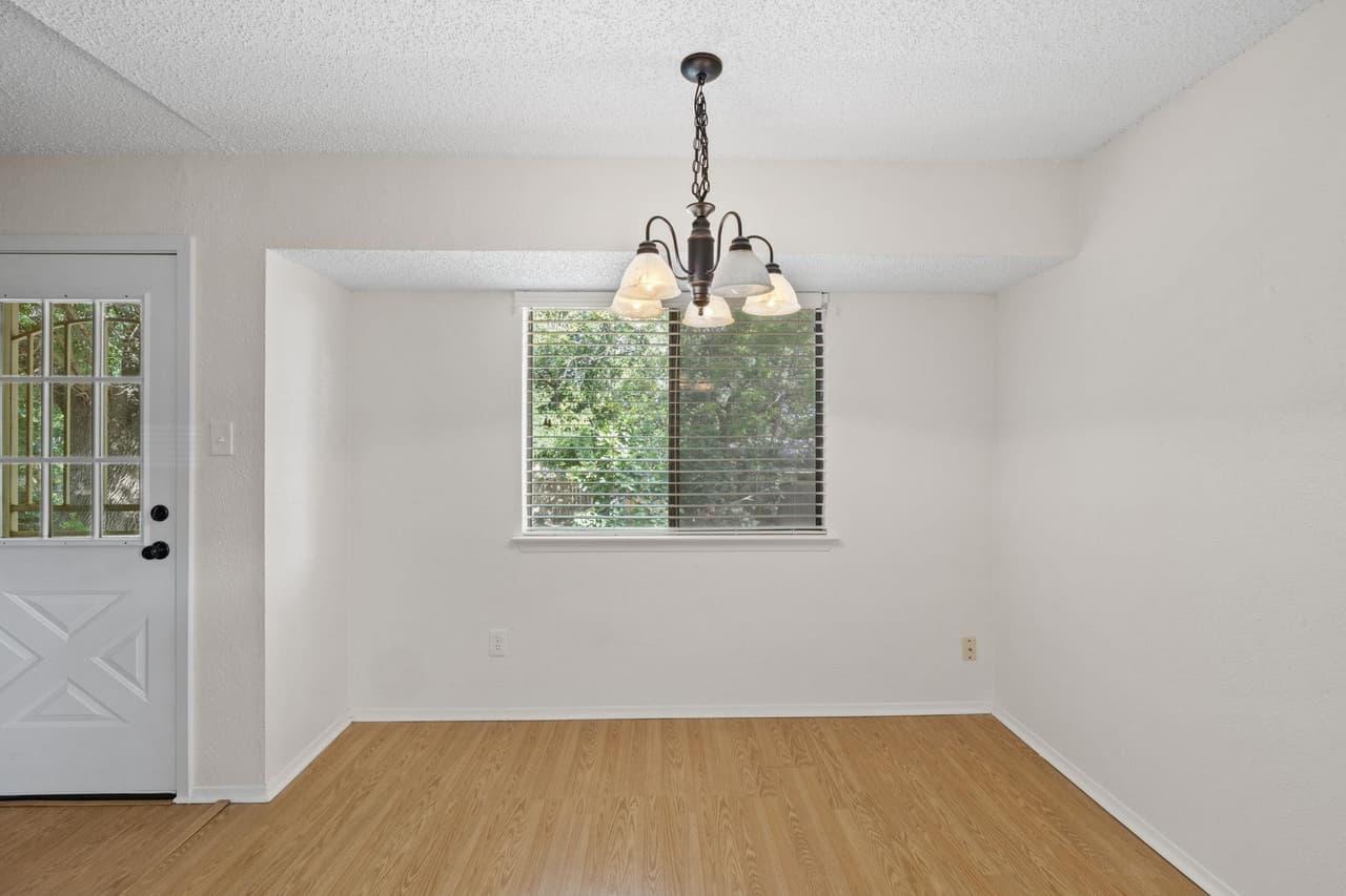 1030  Wisteria Trl photo 4