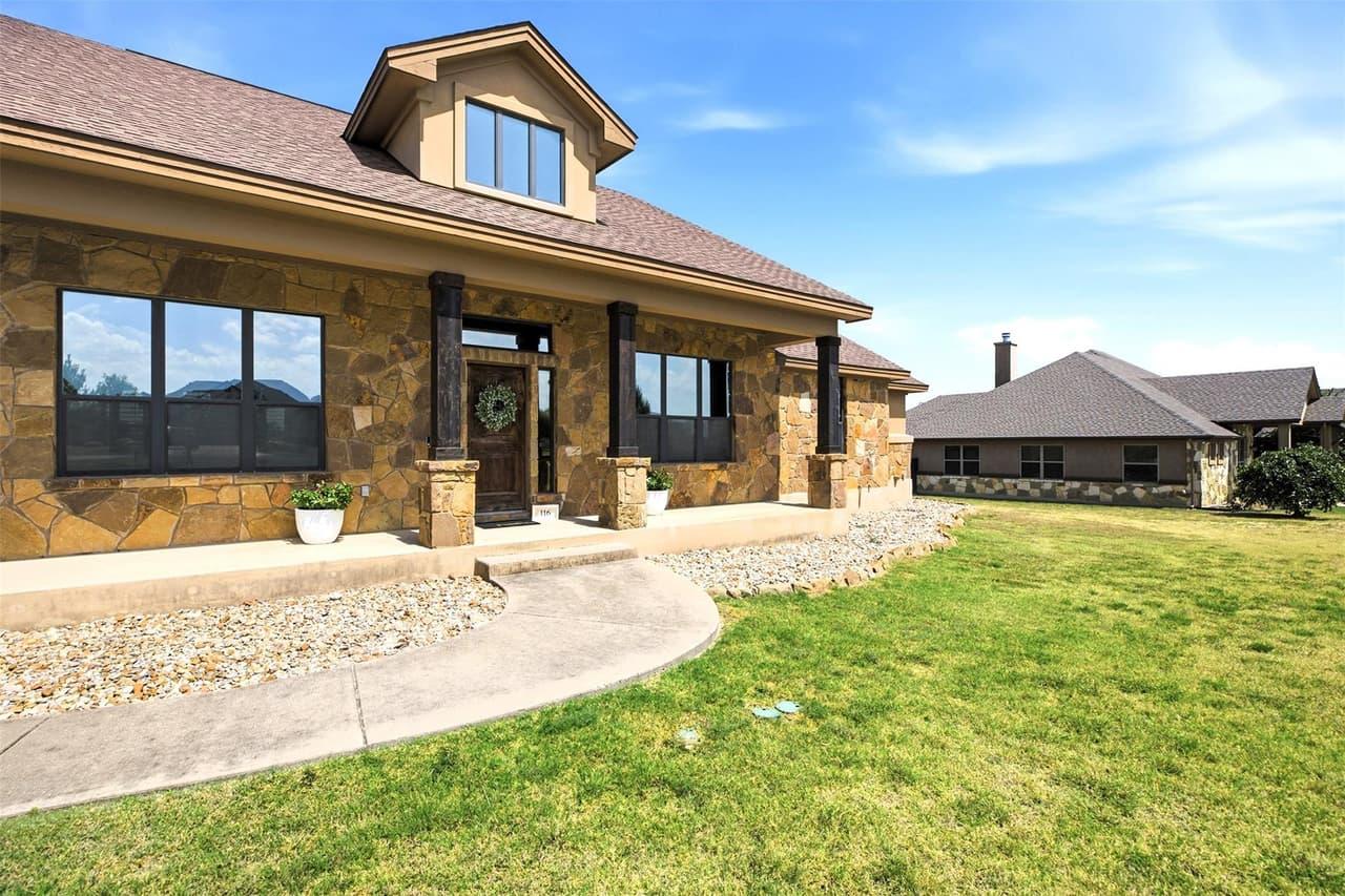116  Sarahs Ln photo 2