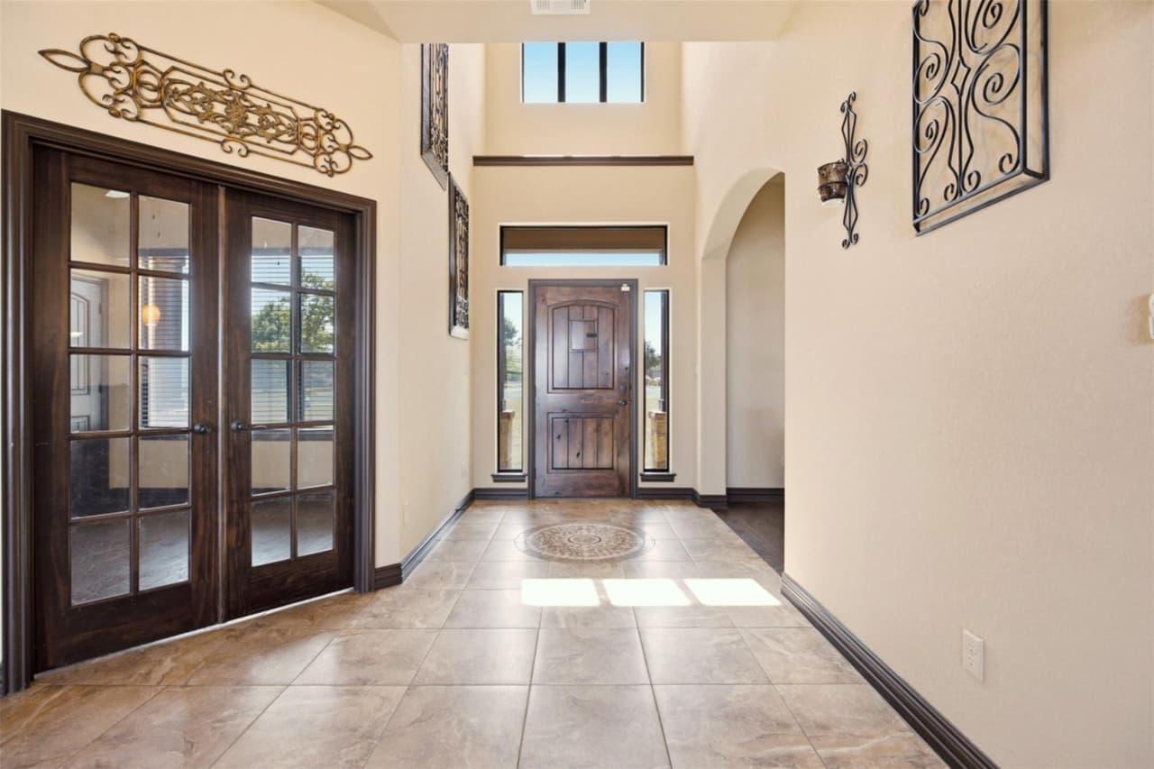 116  Sarahs Ln photo 5