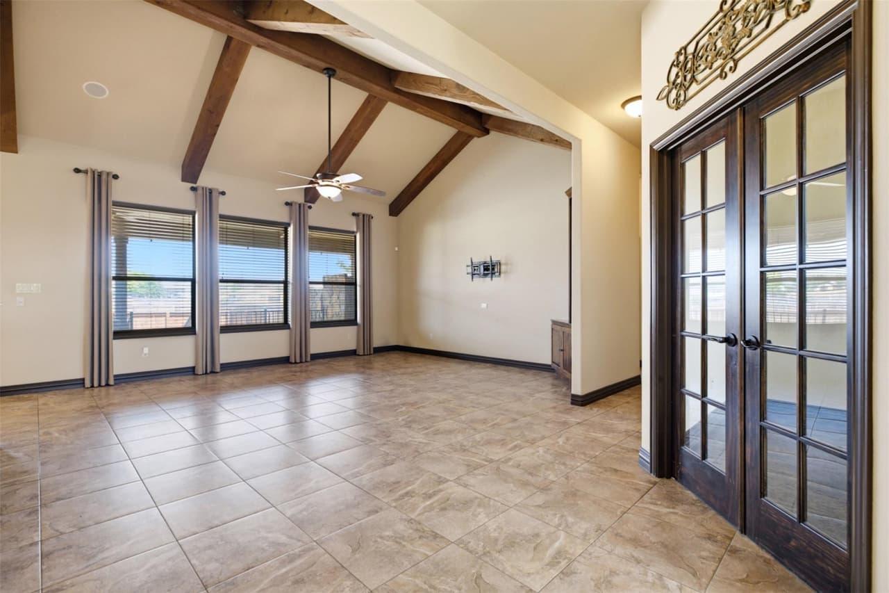 116  Sarahs Ln photo 6