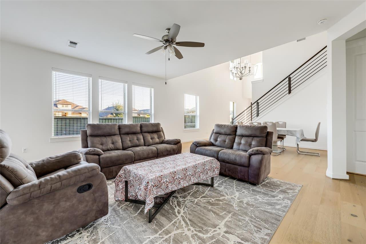 100  Rangel Dr photo 6