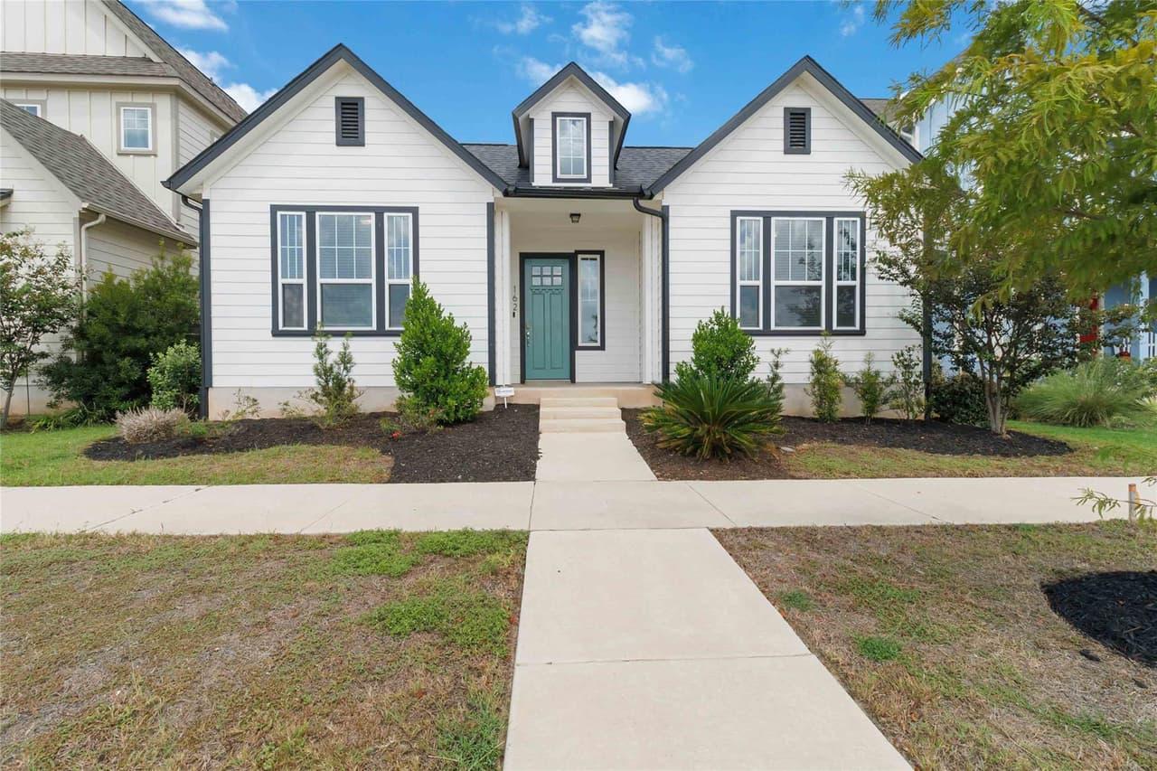 162  Adelton Blvd