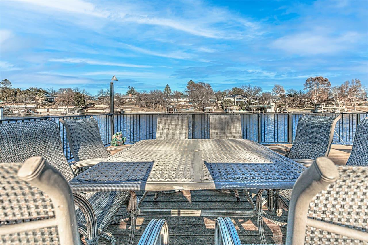 208  Riverside Dr photo 4