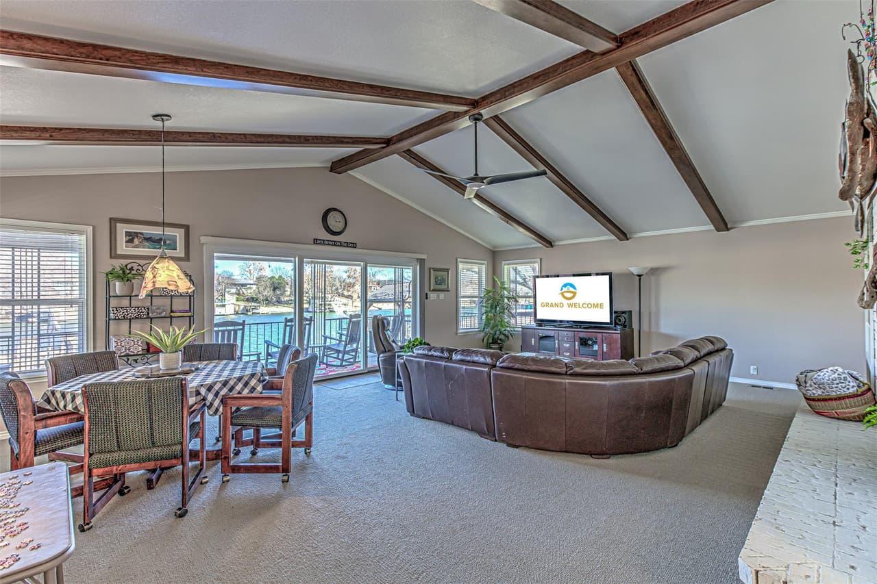 208  Riverside Dr photo 6