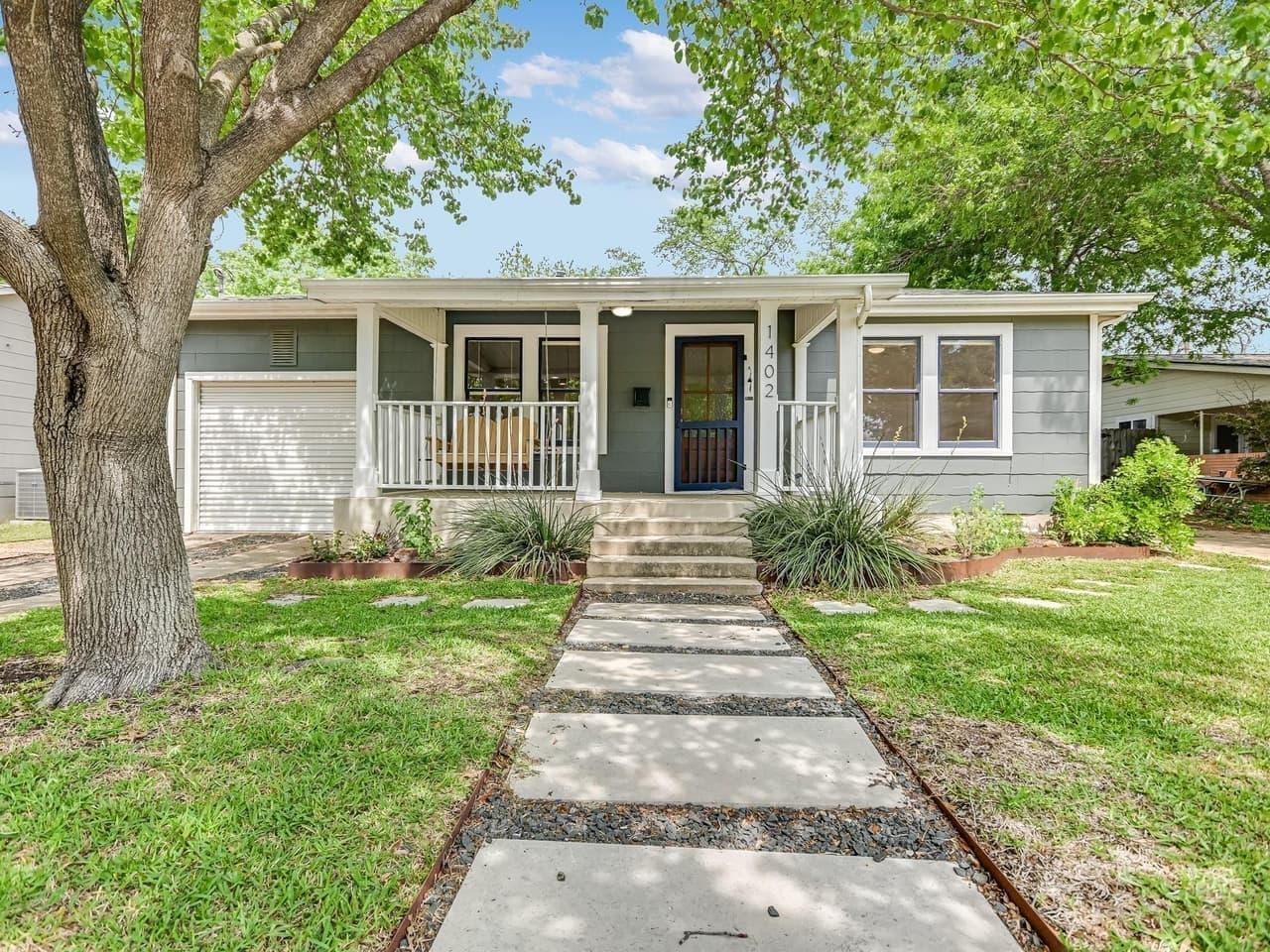 1402  Romeria Dr photo 2