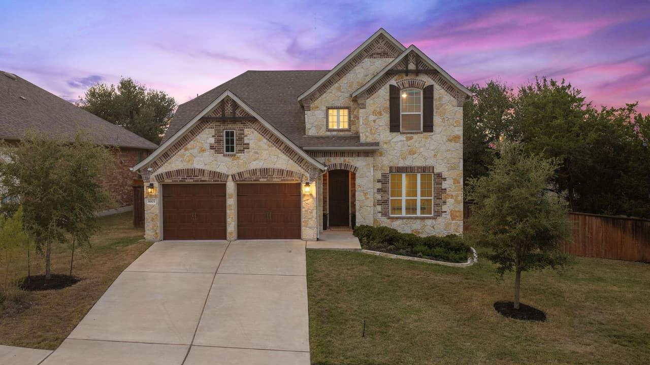8905  Moccasin Path