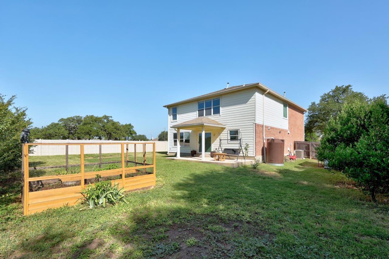 1620  Hawk Dr photo 3