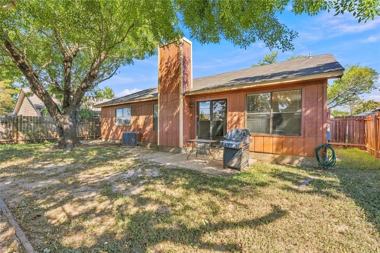 2110  Balsam Way photo 2