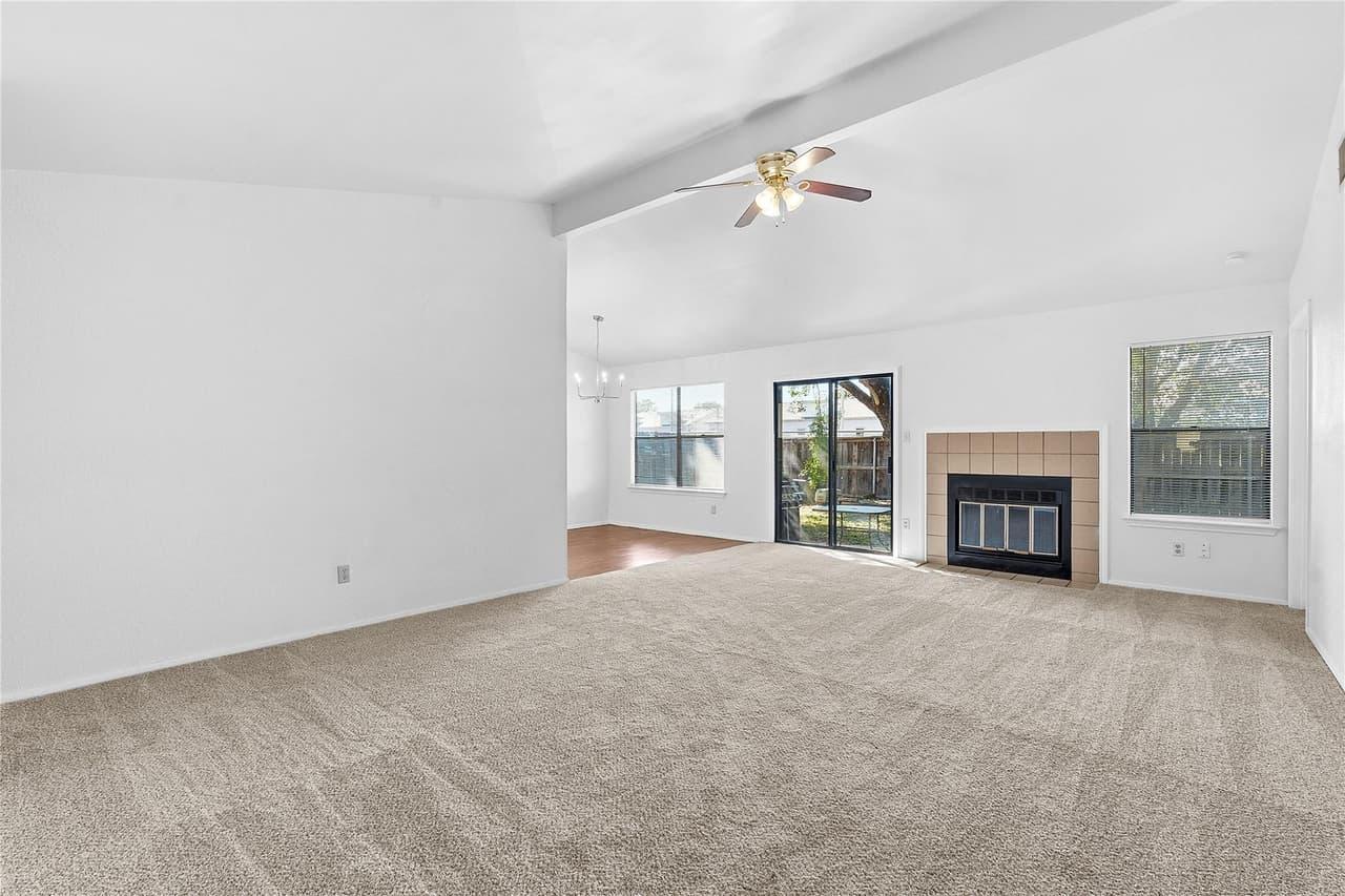 2110  Balsam Way photo 3