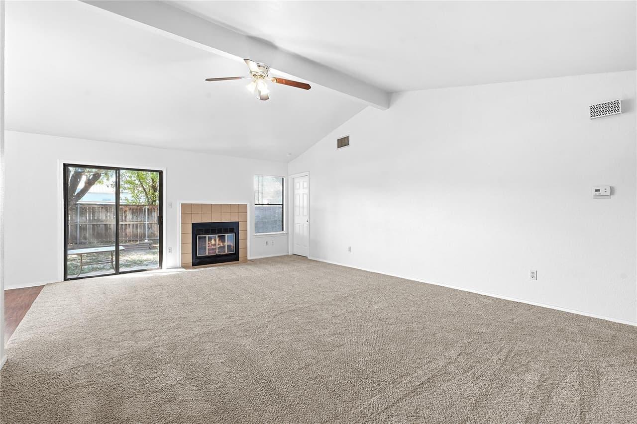 2110  Balsam Way photo 4