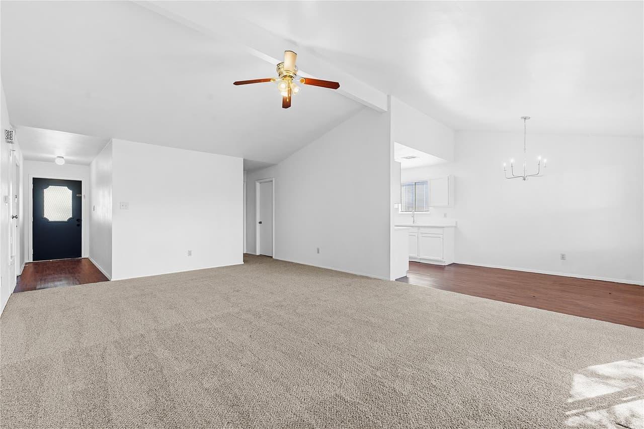 2110  Balsam Way photo 5