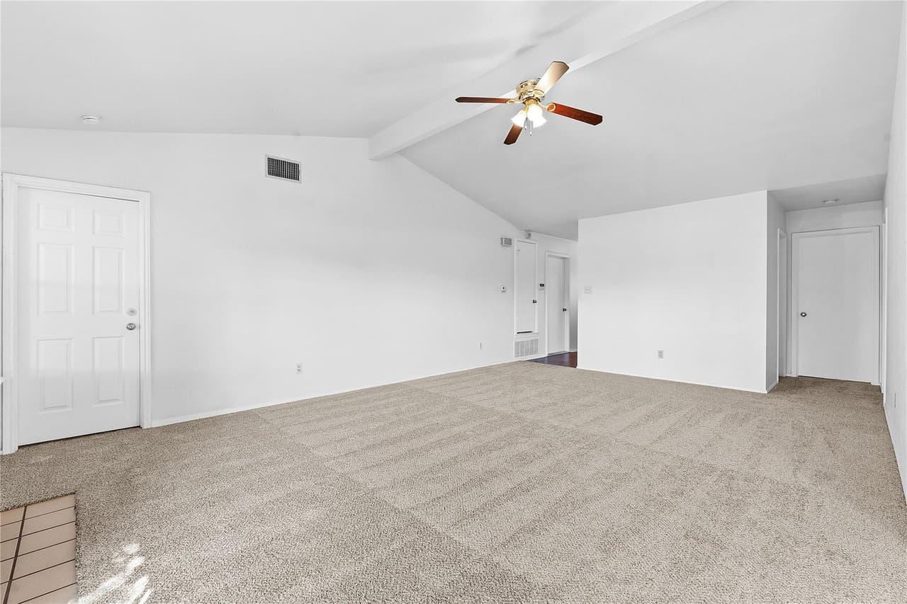 2110  Balsam Way photo 6