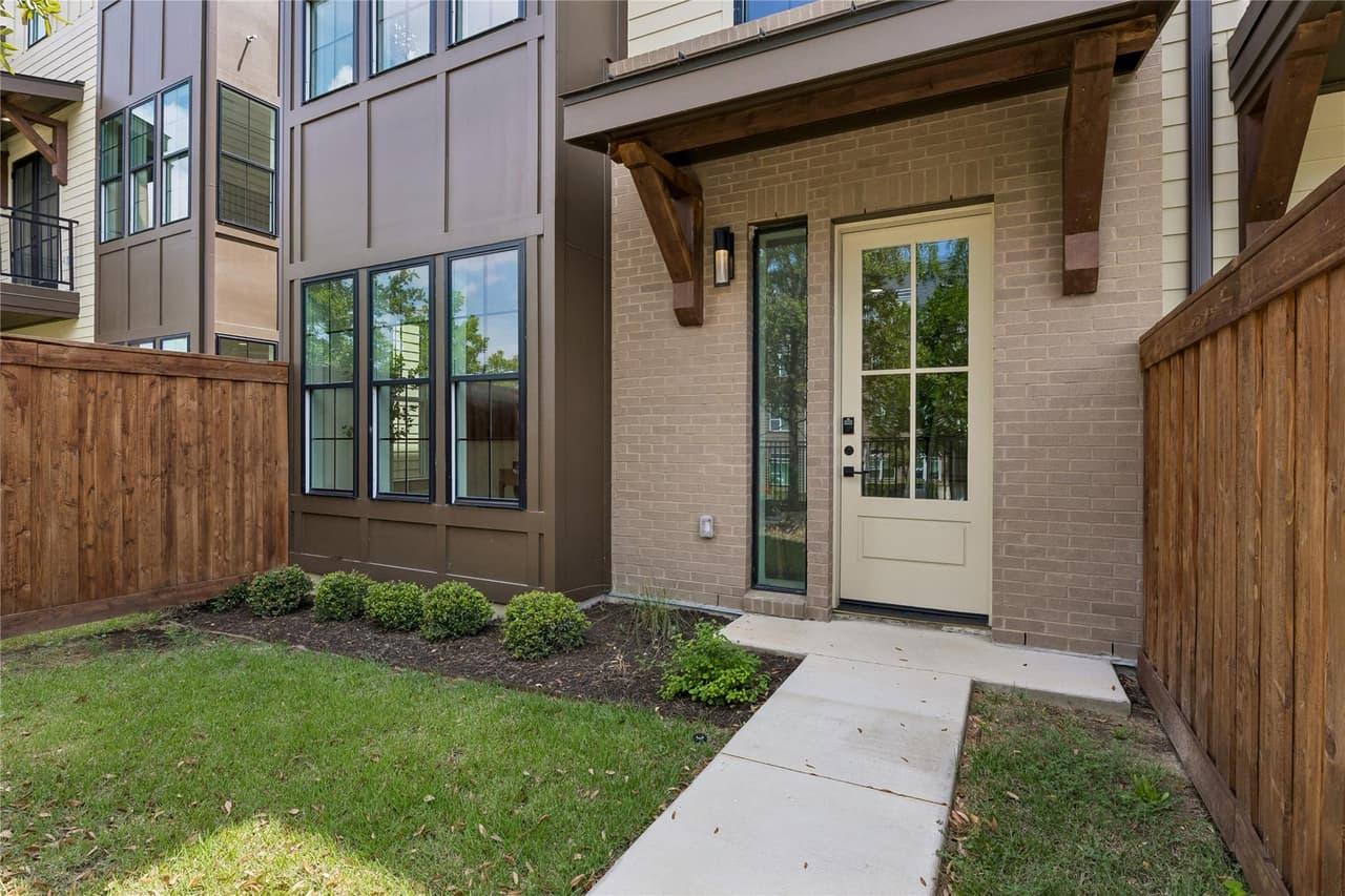 2209  Woodland Ave  #203 photo 2