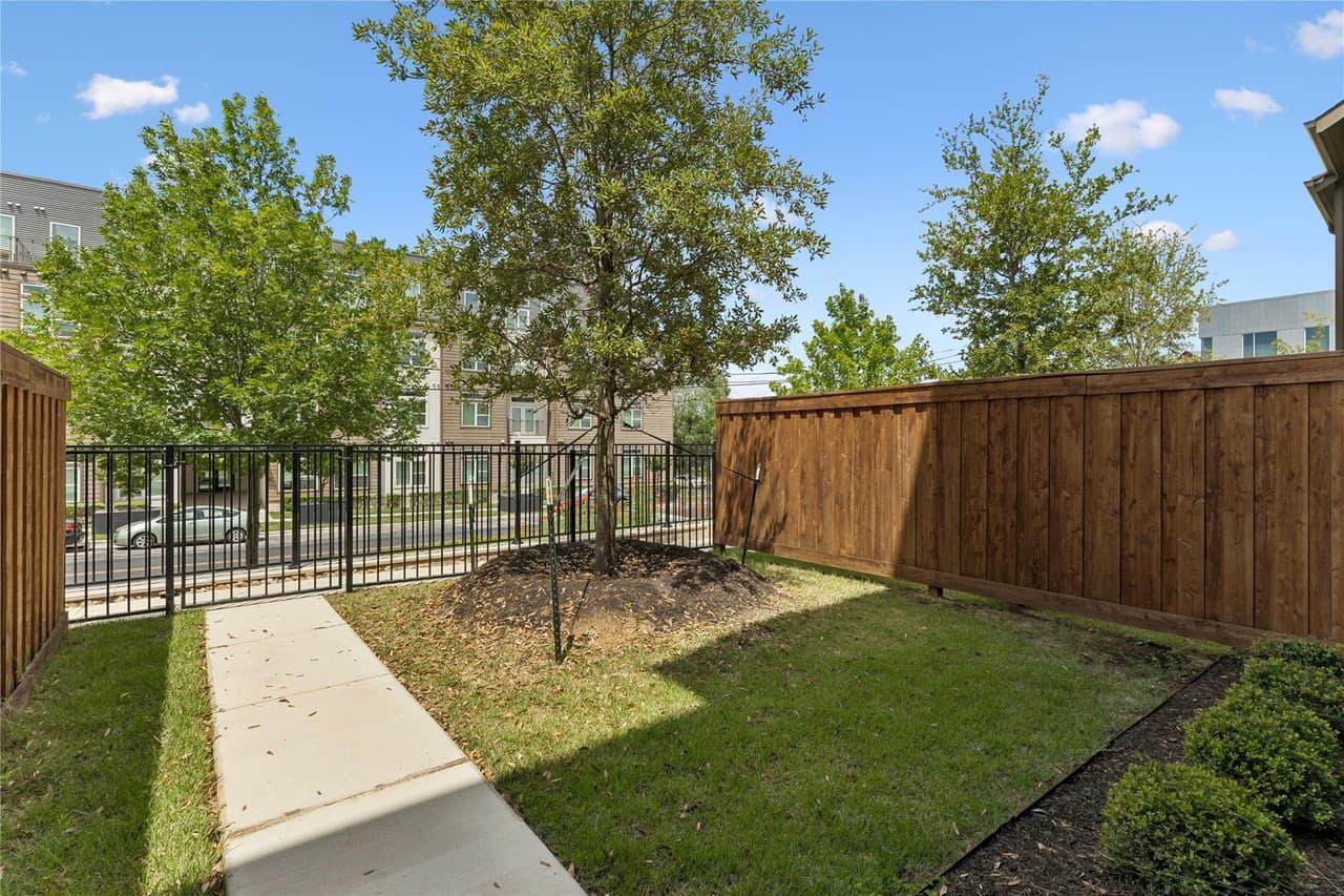 2209  Woodland Ave  #203 photo 3