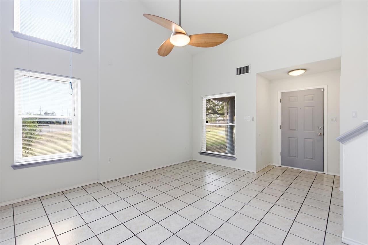 9125  Vigen Cir photo 6