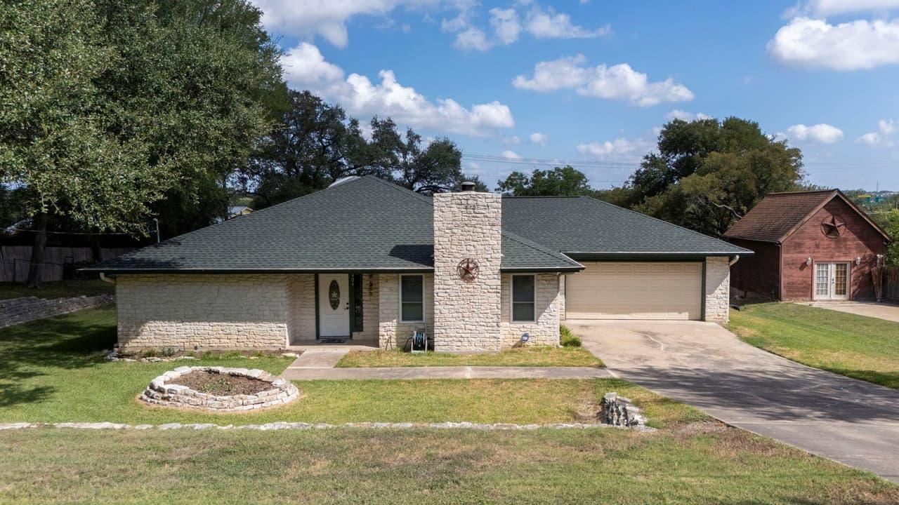 404  Hunt Ln