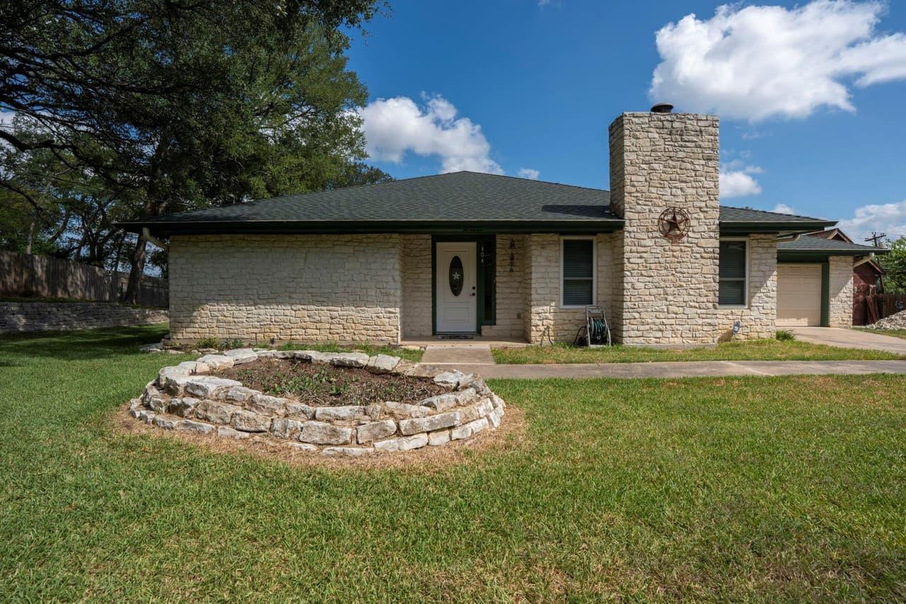 404  Hunt Ln photo 2