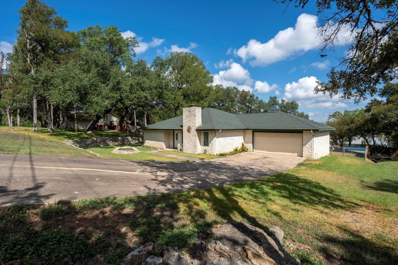 404  Hunt Ln photo 3