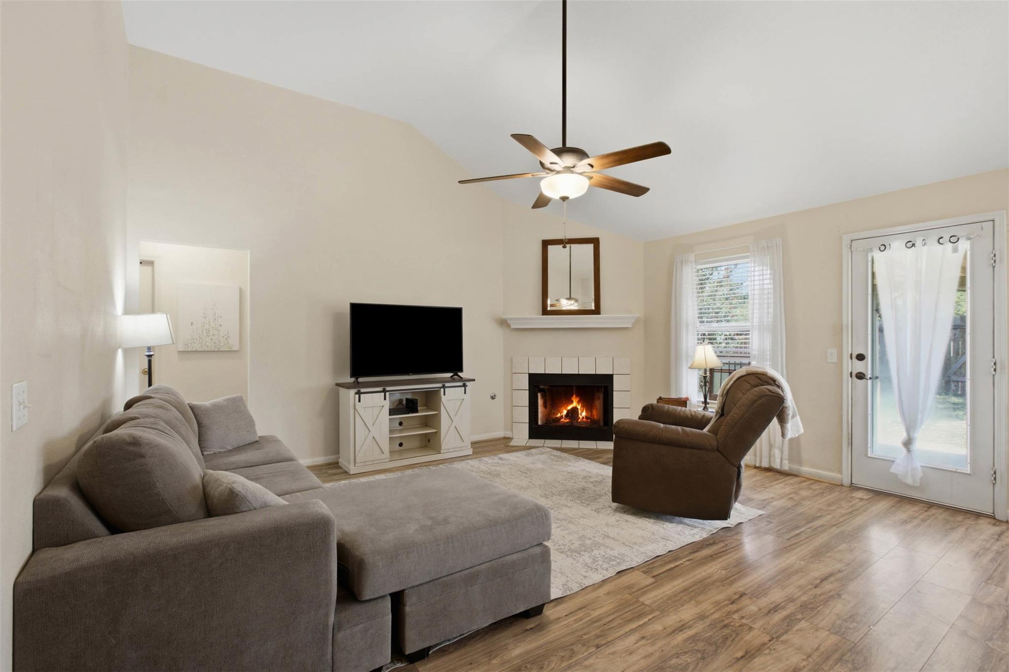 1717  Rendova Ln photo 2