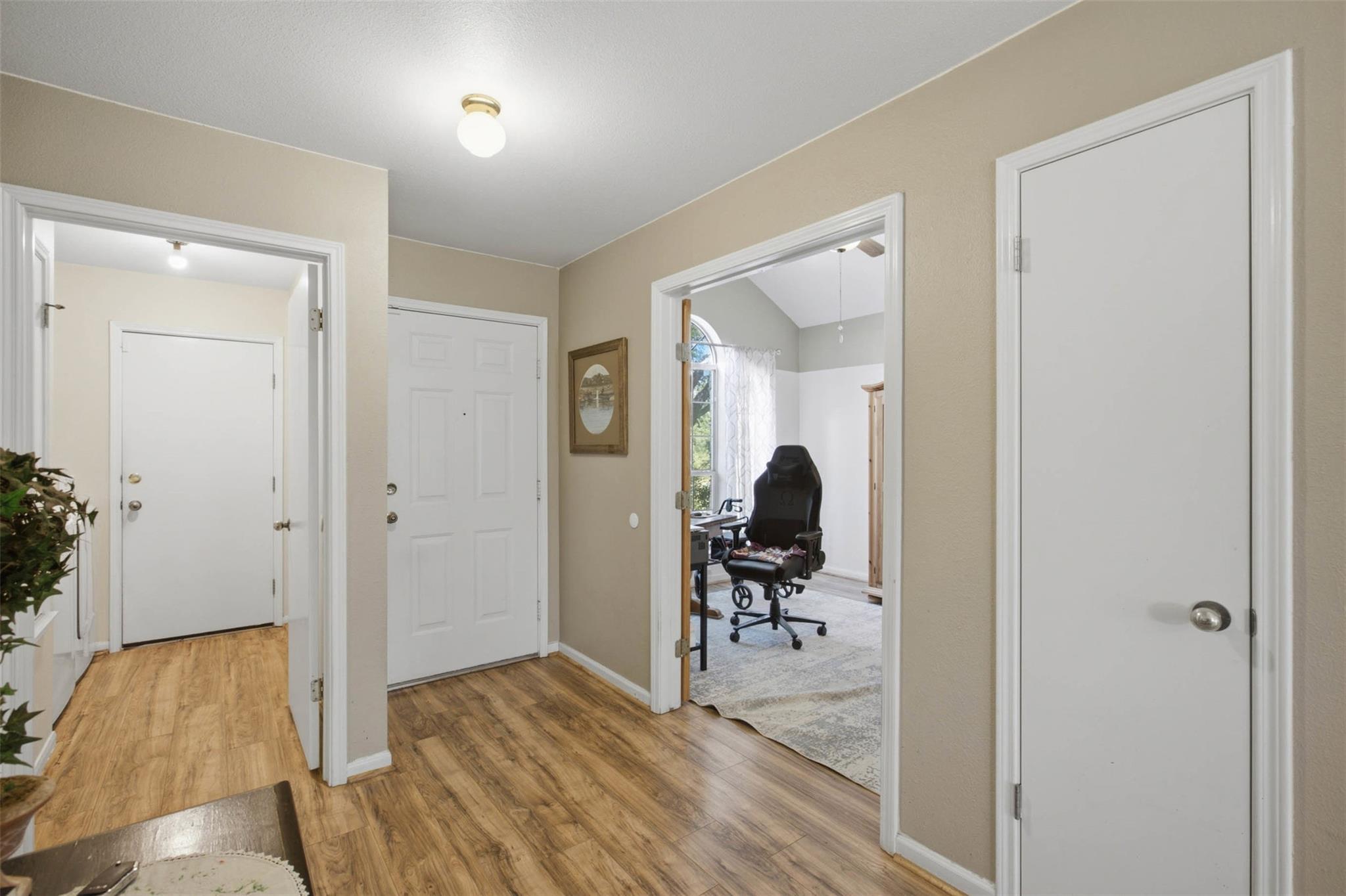 1717  Rendova Ln photo 3