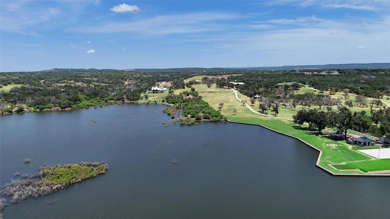 281  Chimney Cove Dr photo 4