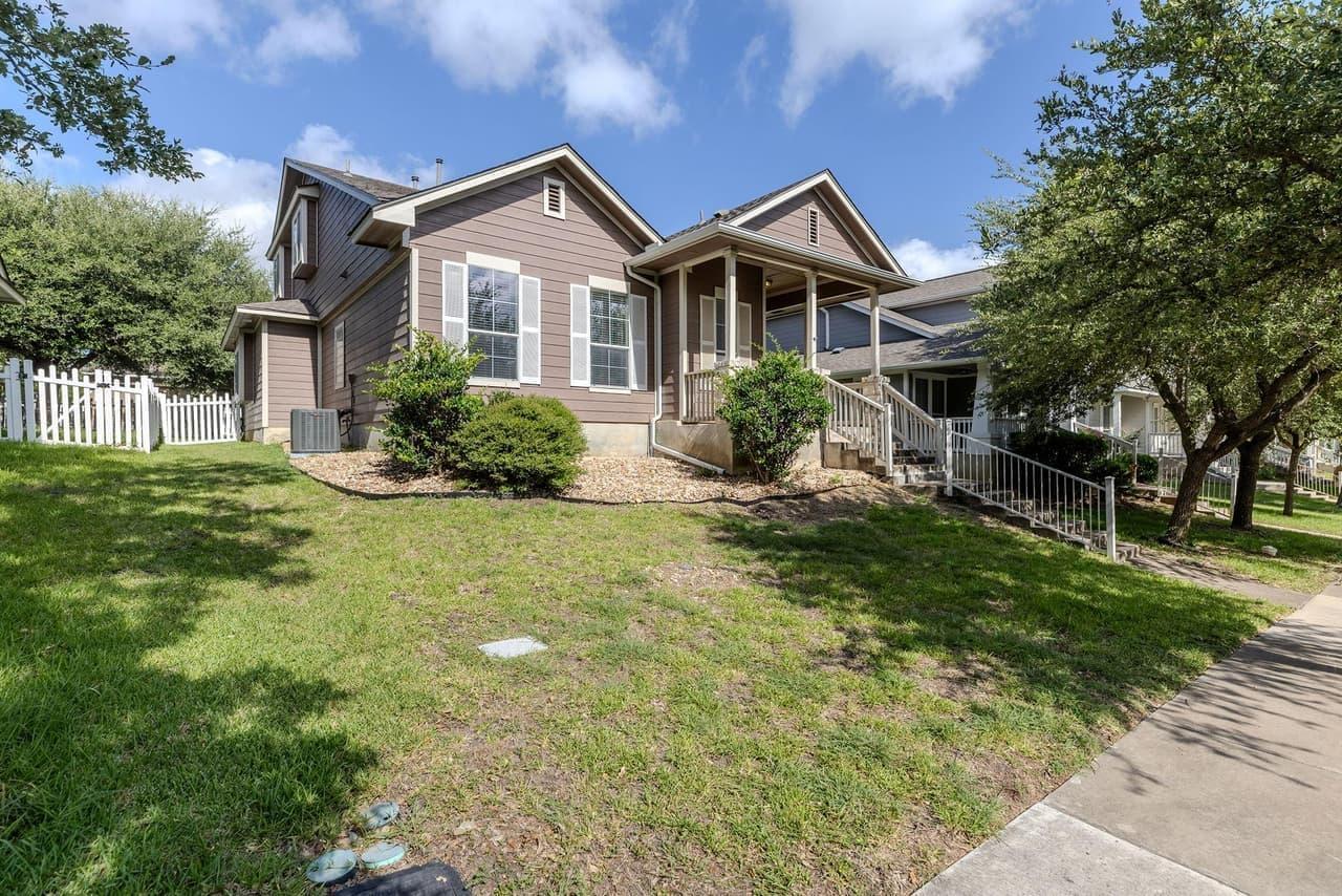 1012  Monadale Trl