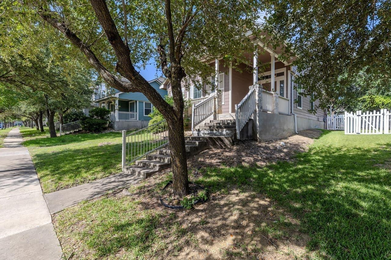 1012  Monadale Trl photo 3