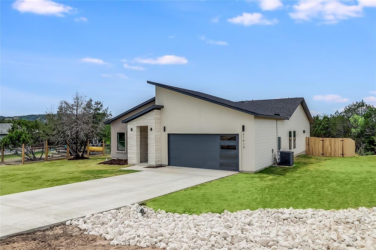 21415  Highland Lake Dr photo 2