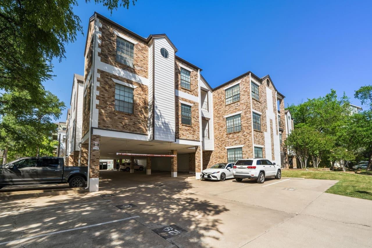 912 W 22nd St  #208