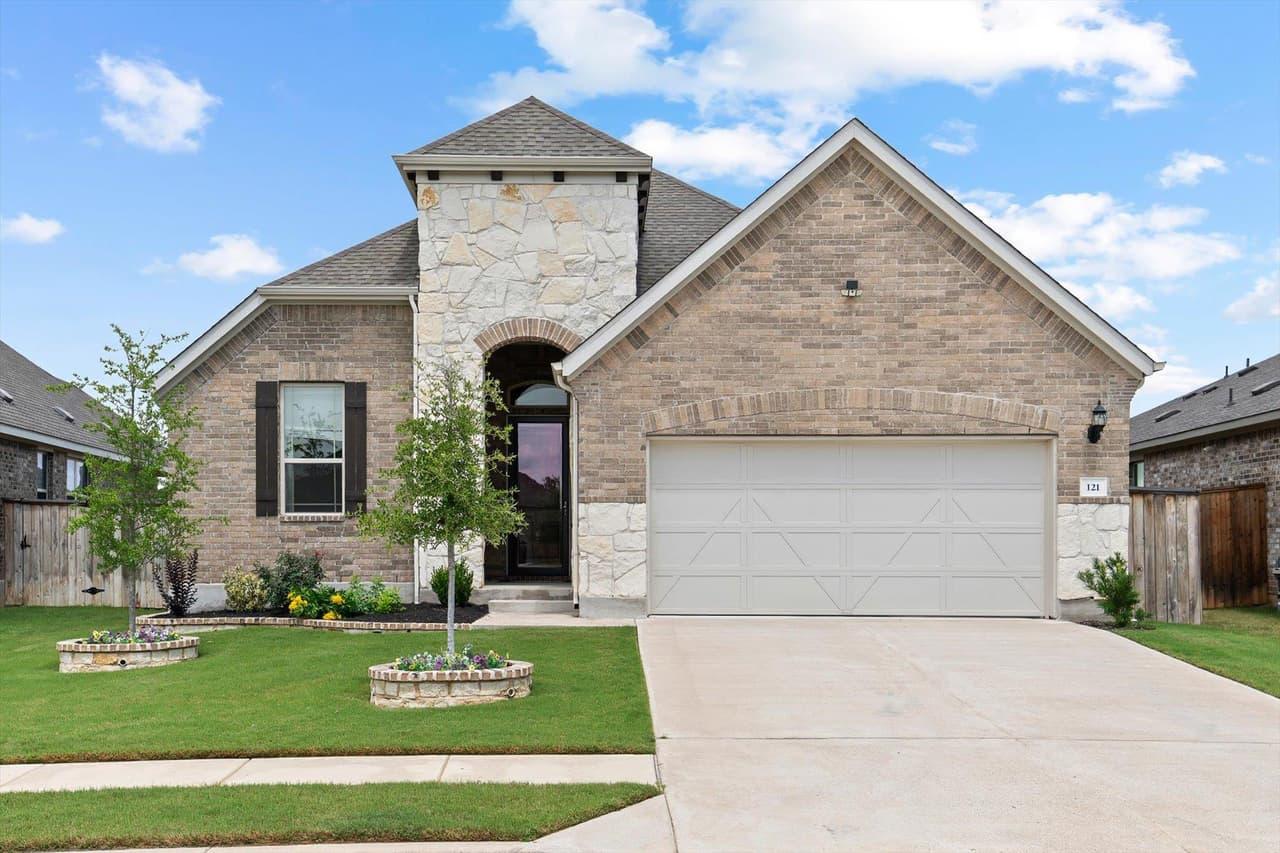 121  Shagbark Trl photo 2