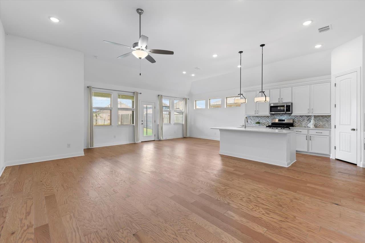 121  Shagbark Trl photo 5