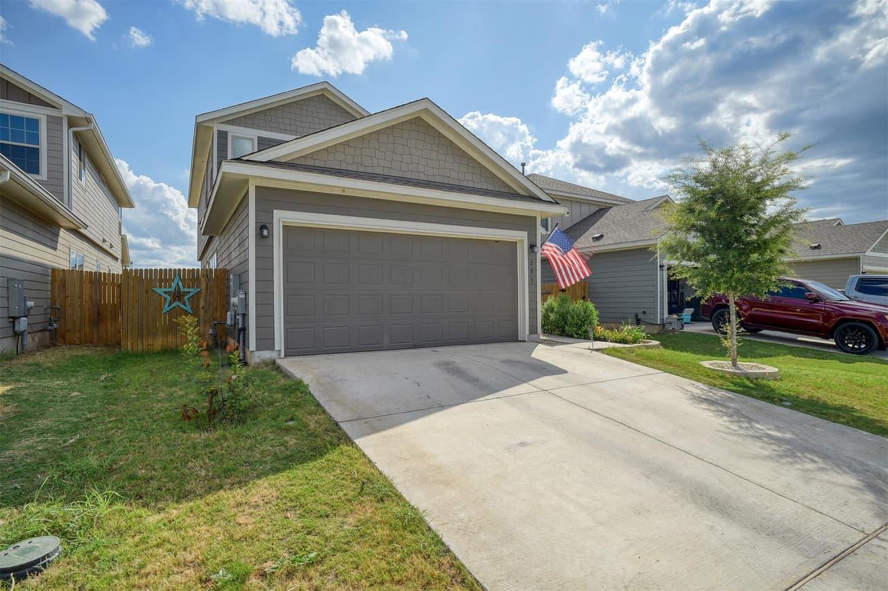 205  Driftwood Ln photo 3
