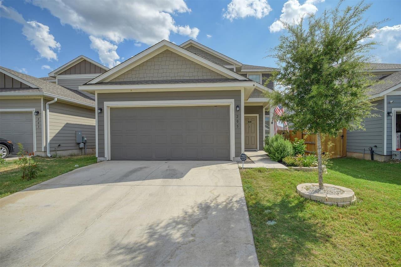 205  Driftwood Ln photo 4