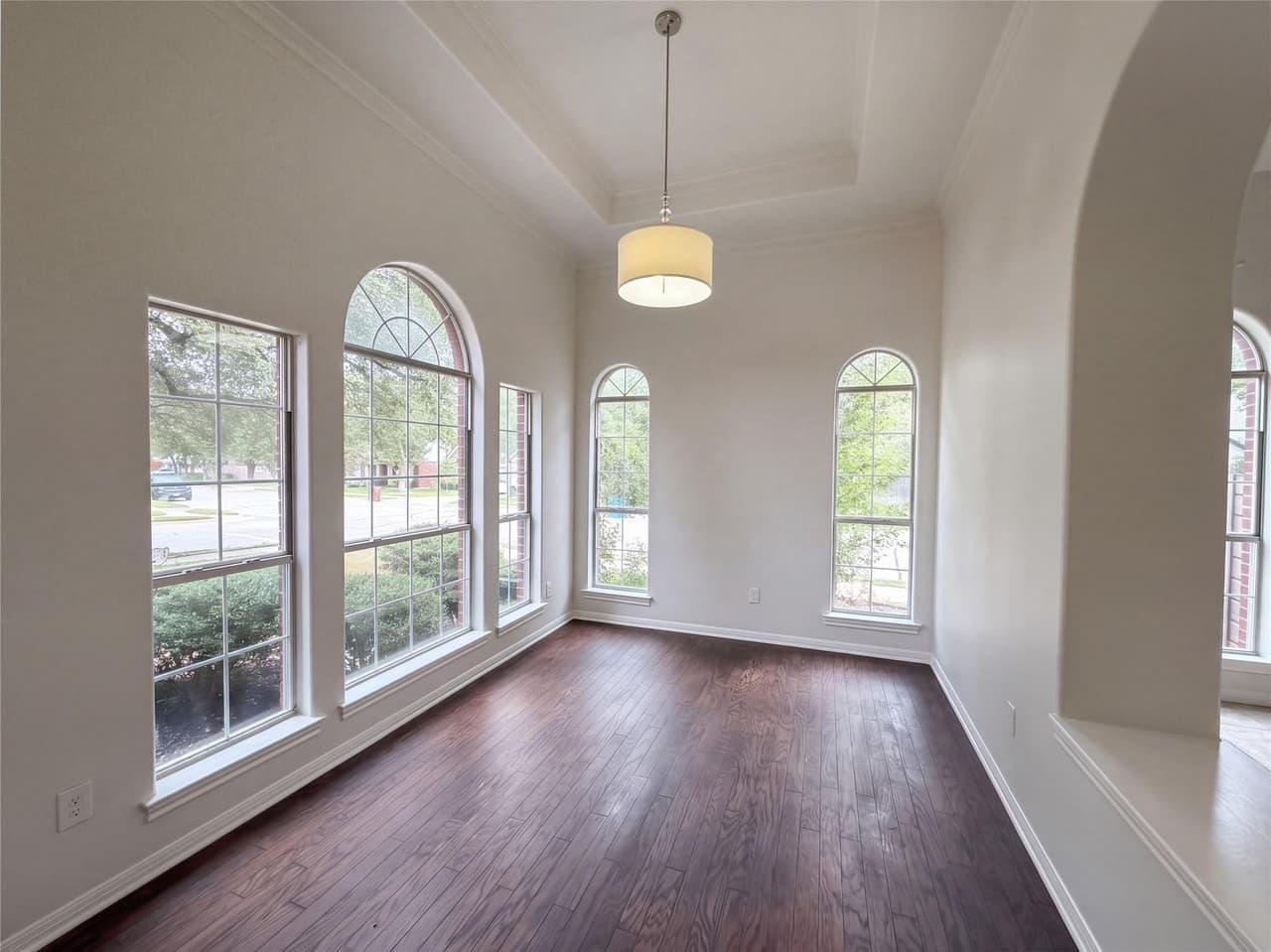 2225  Parkland Cv photo 2