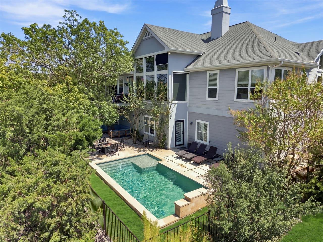 3300  Constitution Dr