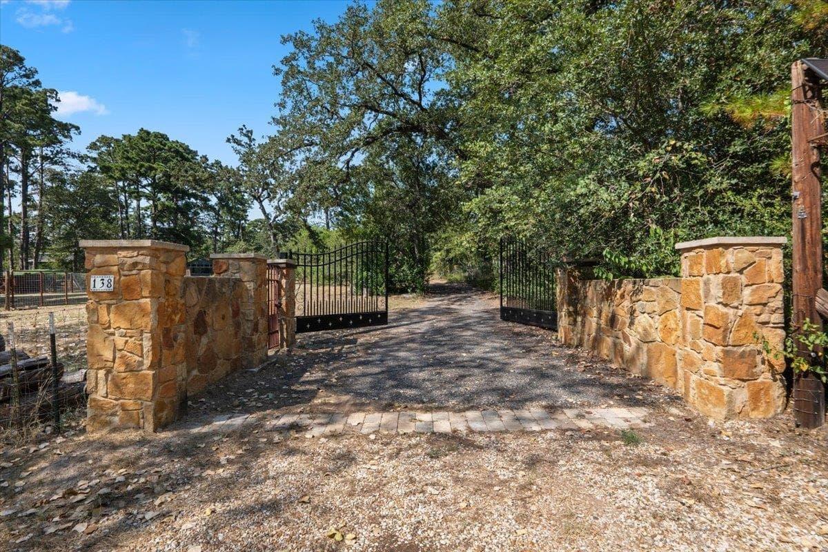 138  Forest Ln