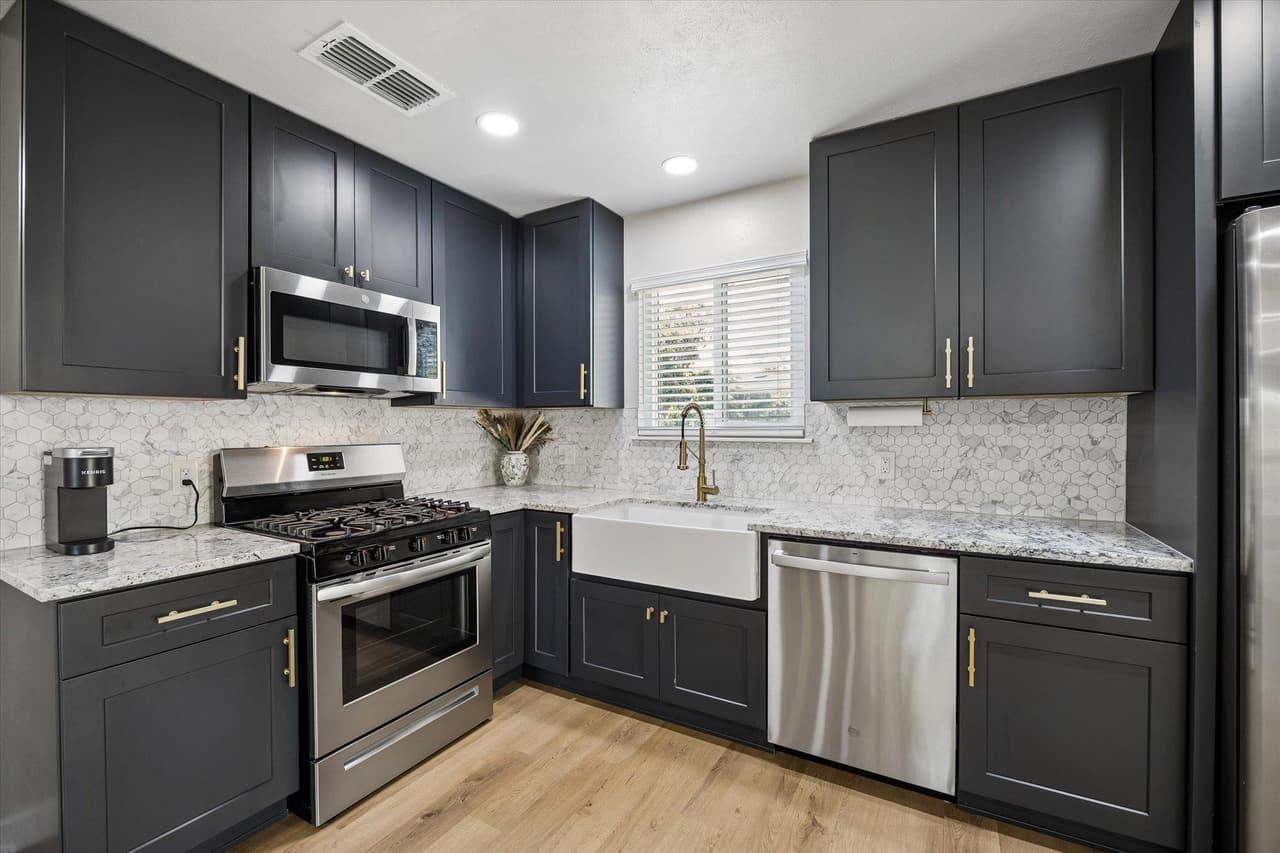 511  Arbor Ln photo 3