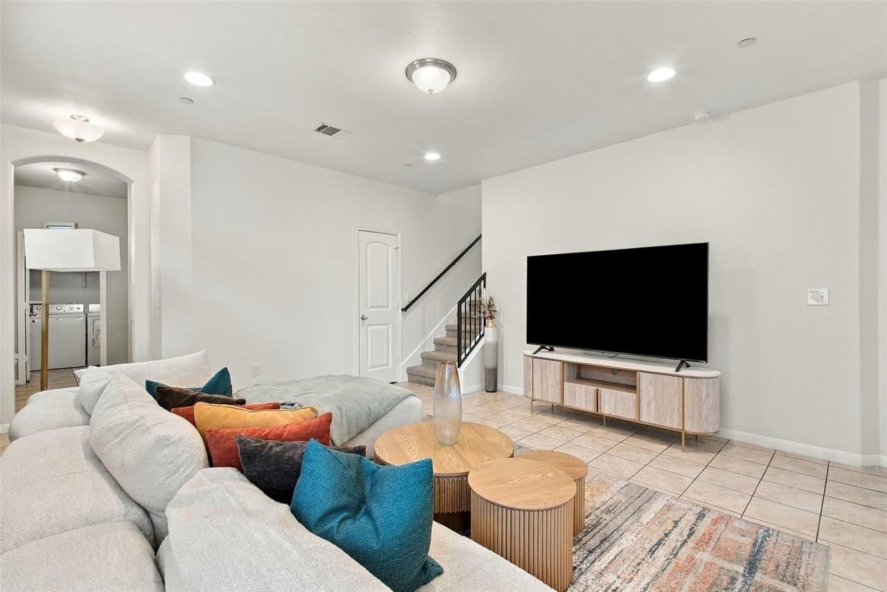 2880  Donnell Dr  #304 photo 4