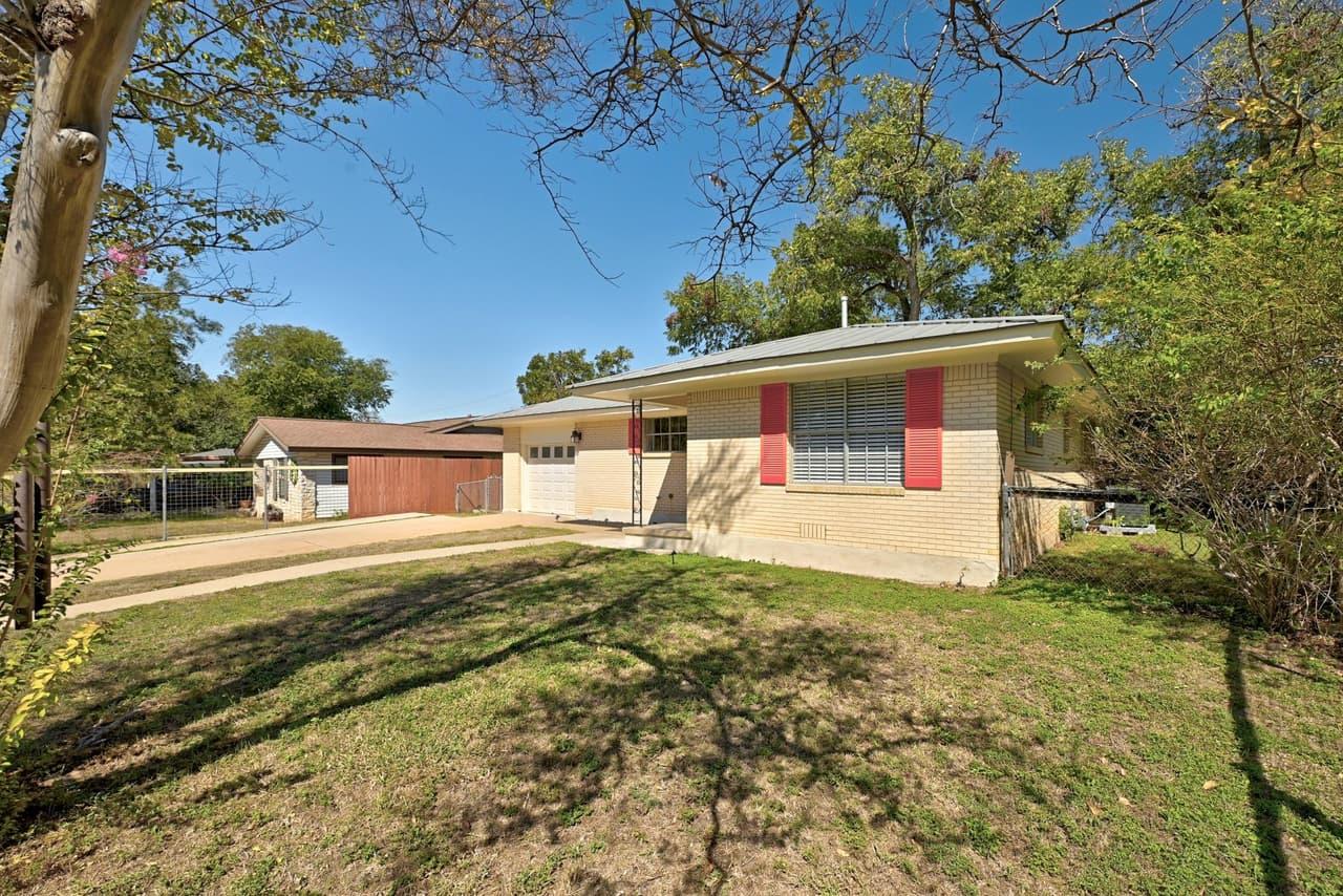 2104  Lanier Dr photo 2