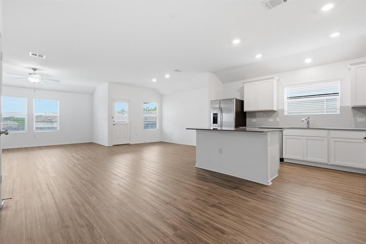 10508  Steinbeck Dr photo 3