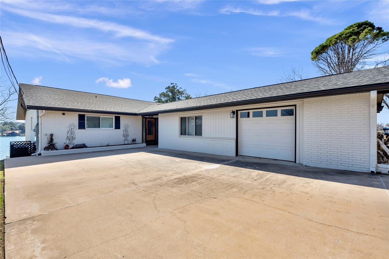 1846  Bluebonnet Ln photo 4