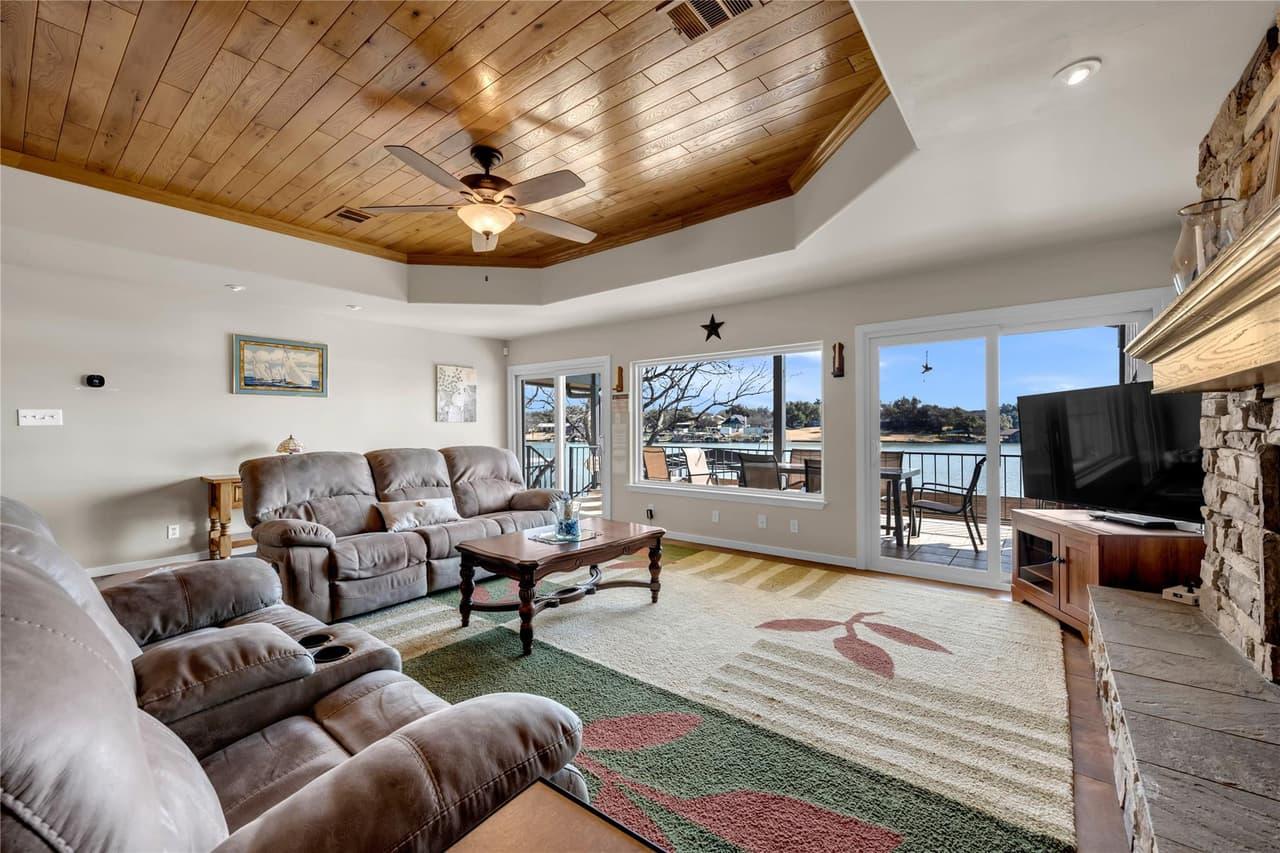 1846  Bluebonnet Ln photo 6