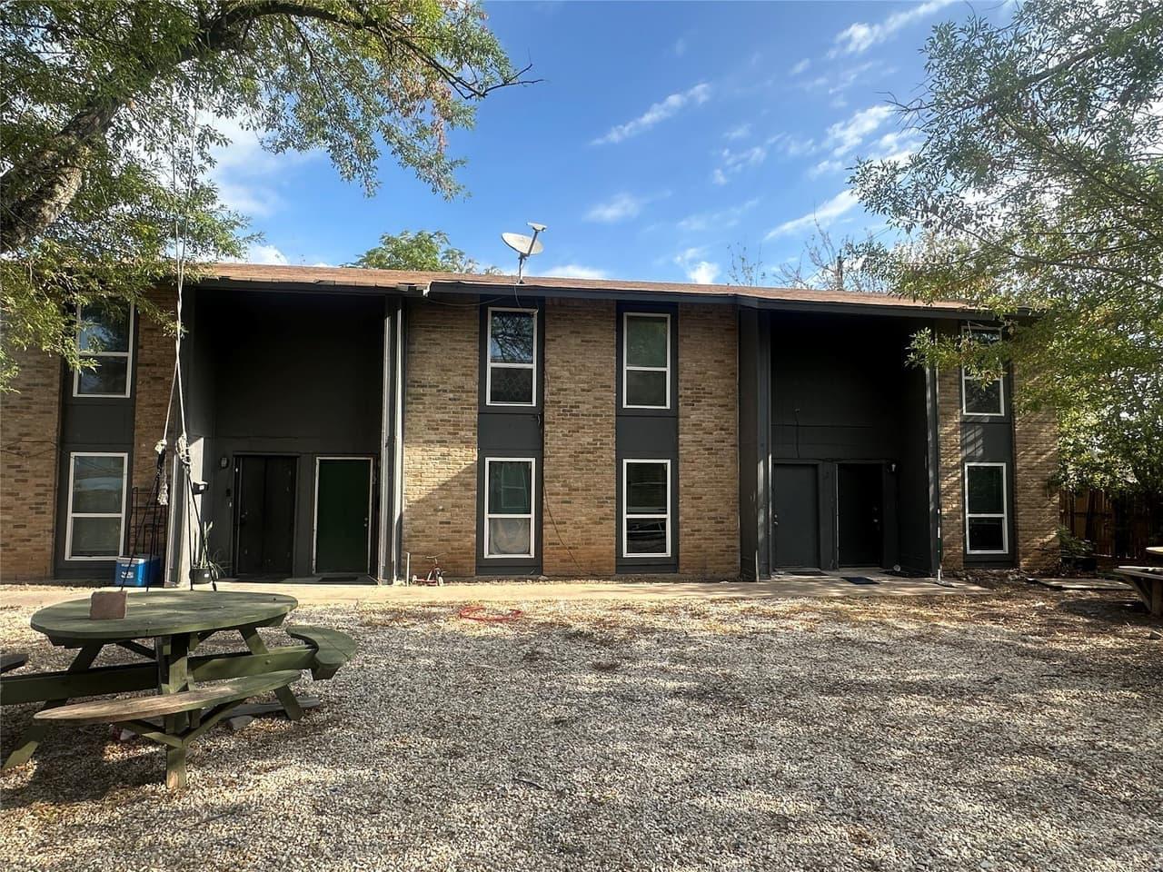 8613  Putnam Dr