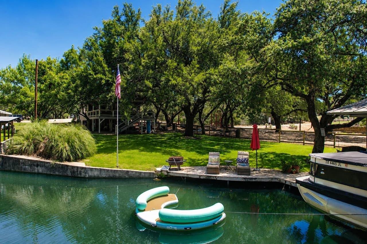 1001  Shorewood Dr
