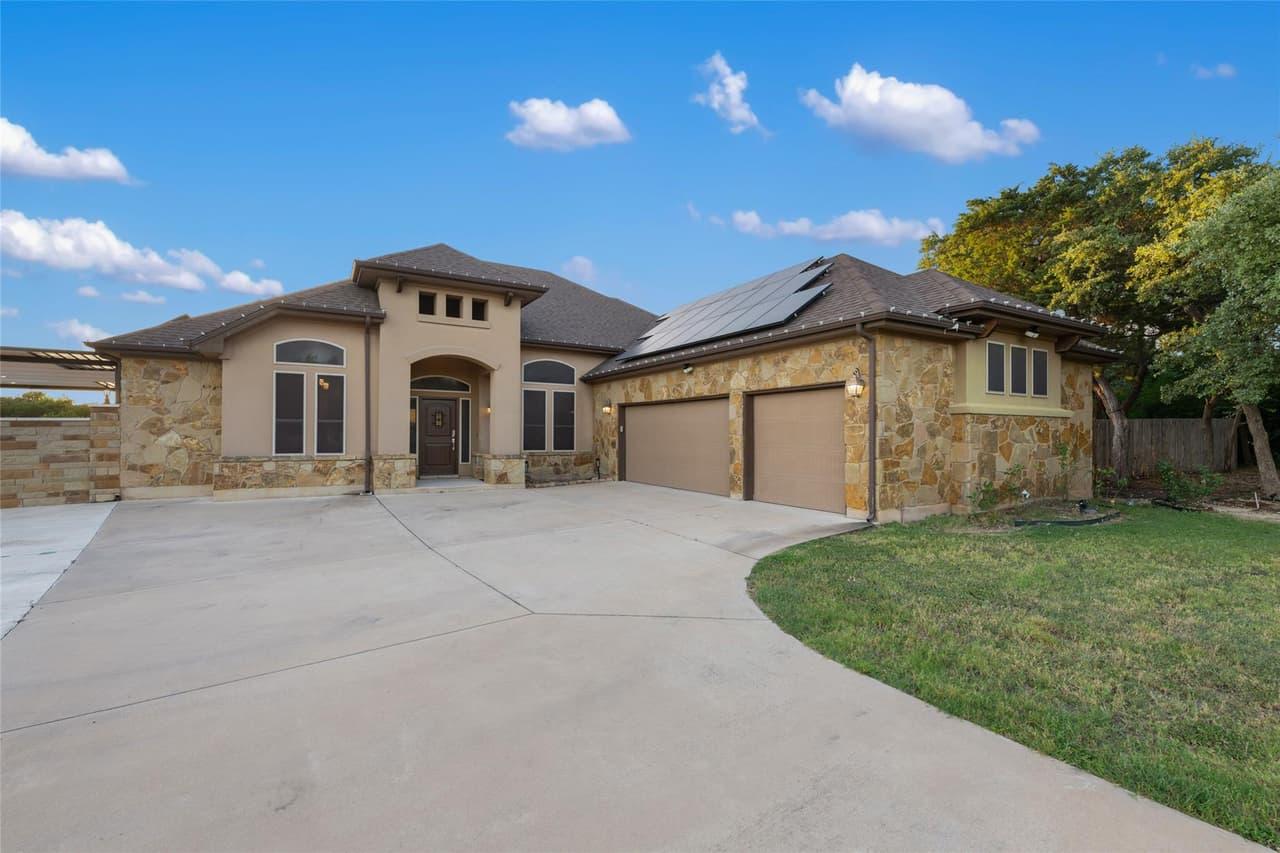 321  Sarahs Ln