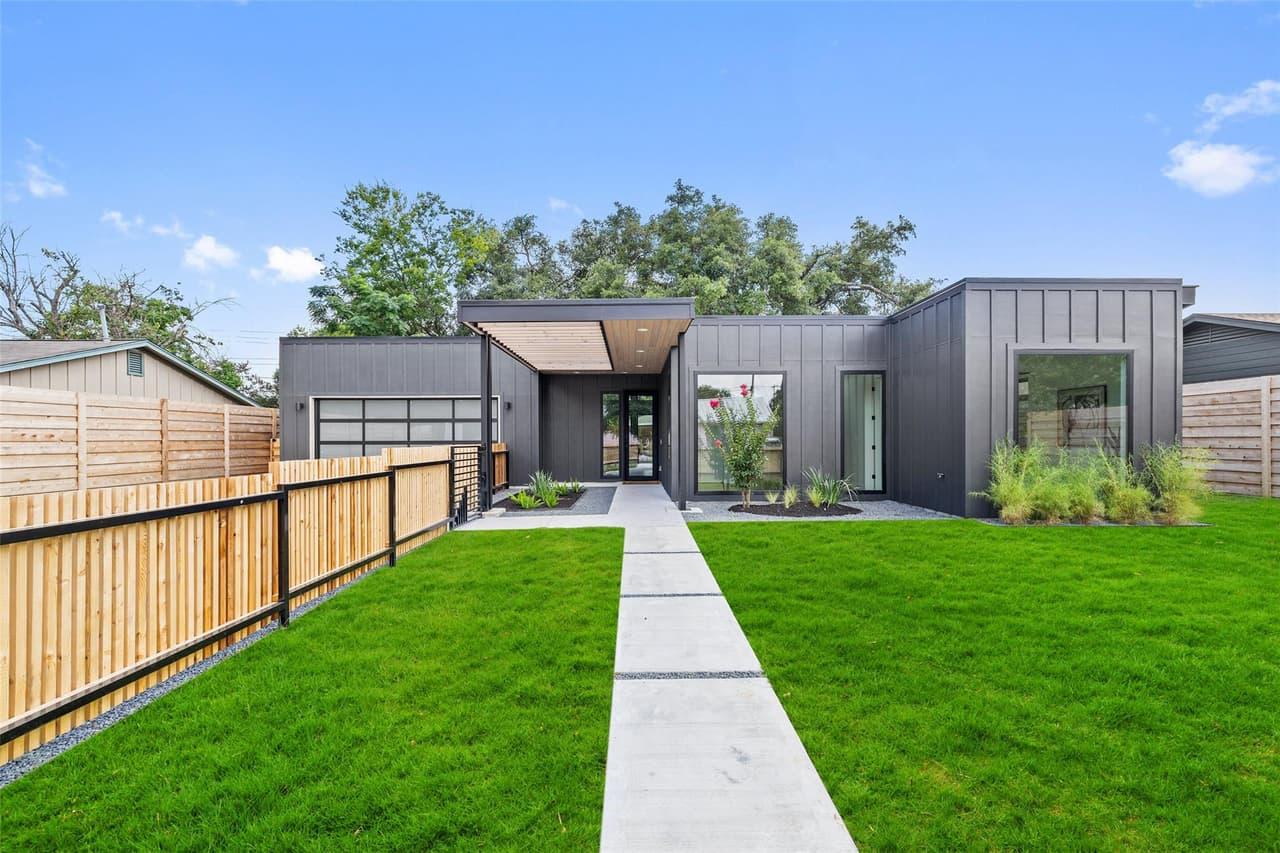 2305  Southern Oaks Dr