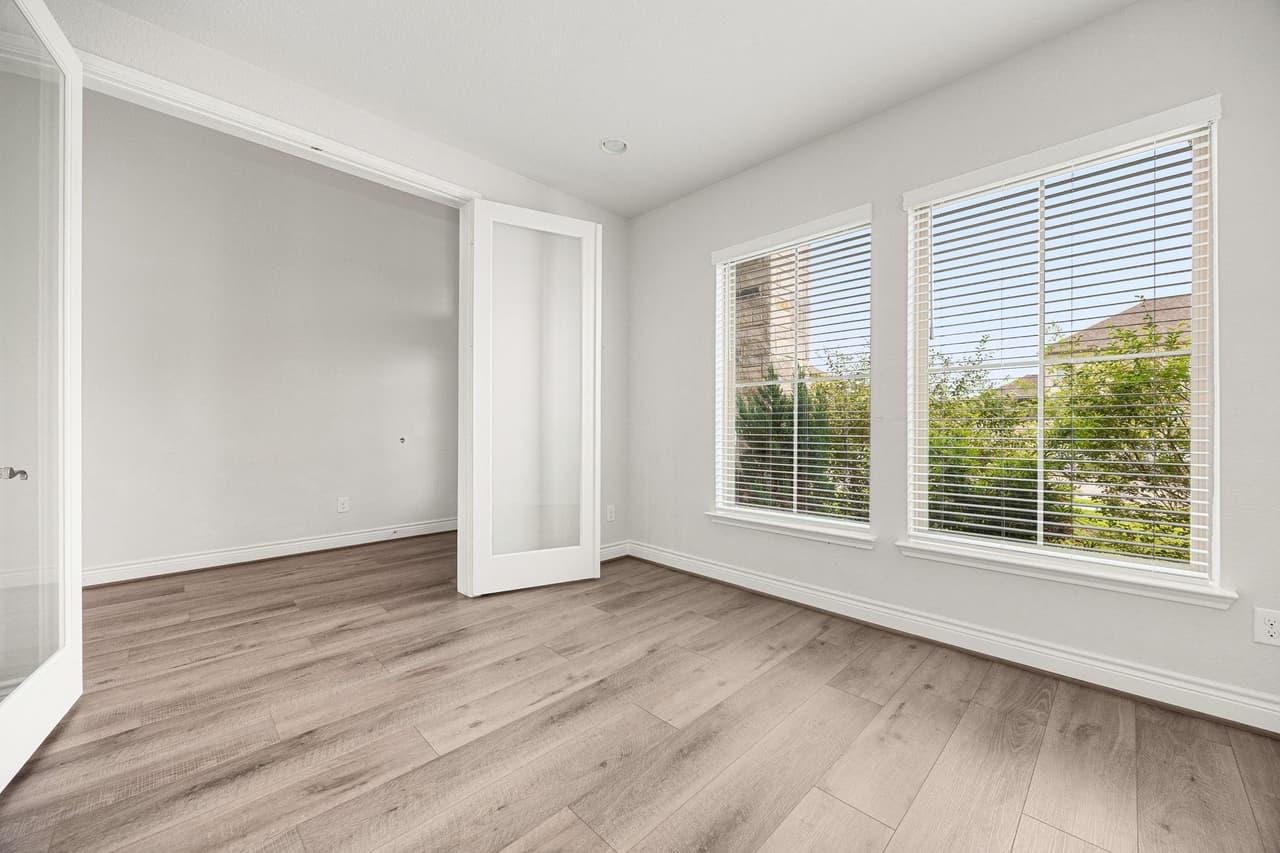 309  Avendita Ln photo 3