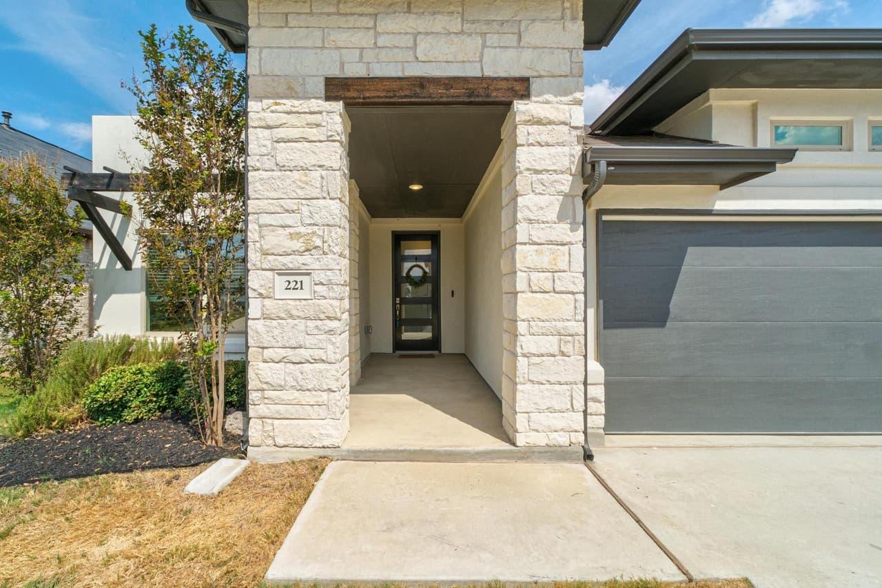 221  Short Leaf Dr