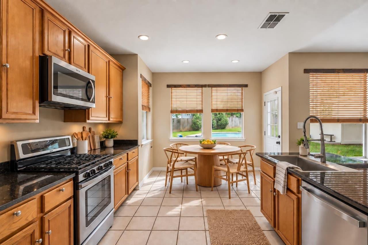 1409  Deer Horn Dr photo 4