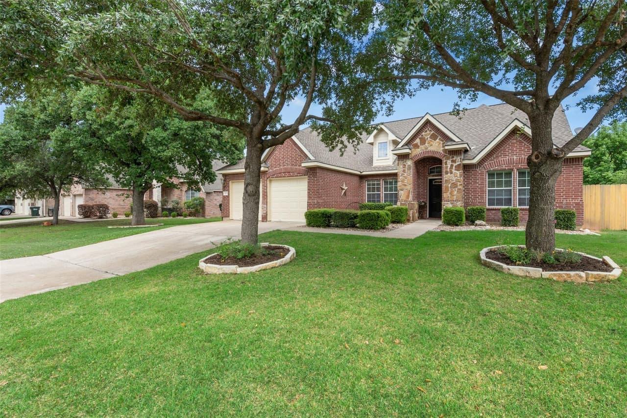 30013  Edgewood Dr photo 2
